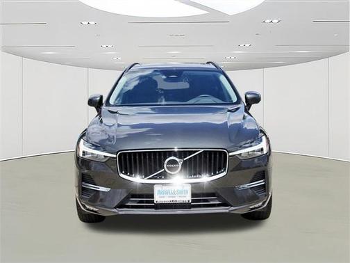 2022 Volvo XC60 B5 Momentum