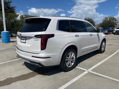 2022 Cadillac XT6 Luxury FWD