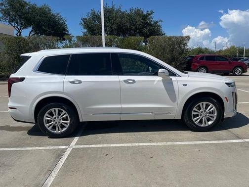 2022 Cadillac XT6 Luxury FWD