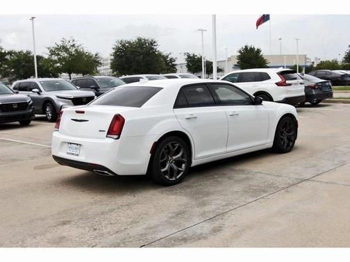 2022 Chrysler 300 Touring