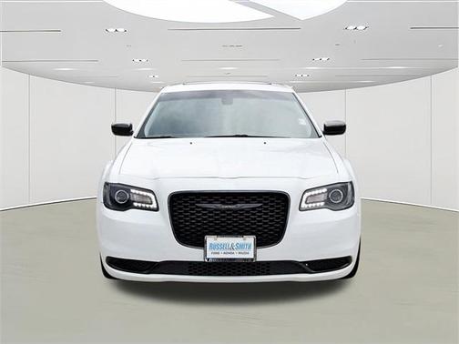 2022 Chrysler 300 Touring