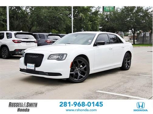 2022 Chrysler 300 Touring
