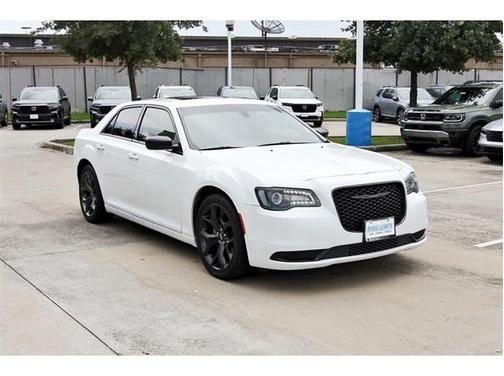 2022 Chrysler 300 Touring