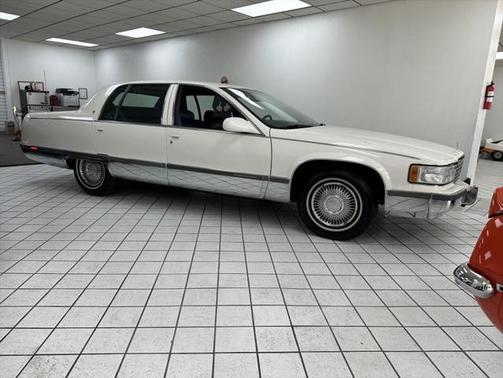 1995 Cadillac Fleetwood Standard