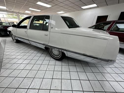 1995 Cadillac Fleetwood Standard