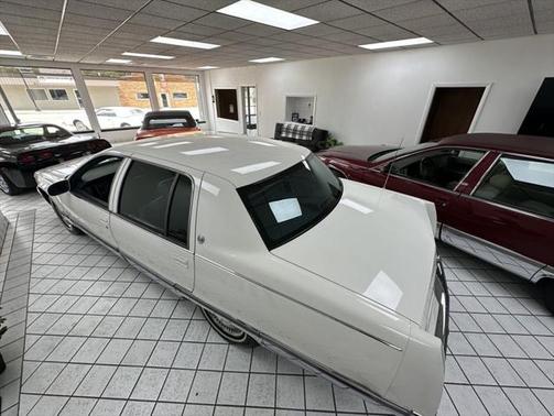 1995 Cadillac Fleetwood Standard