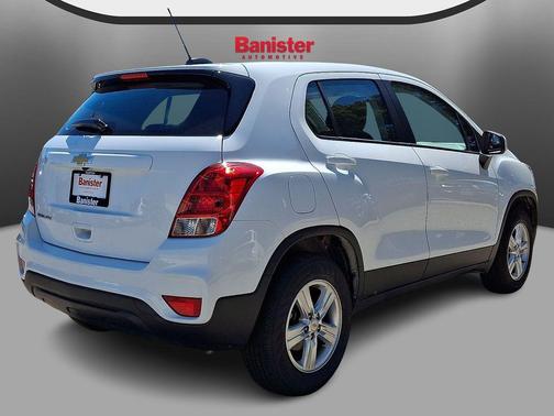 Summit White 2018 Chevrolet Trax LS