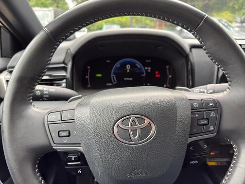 Underground 2025 Toyota Camry SE