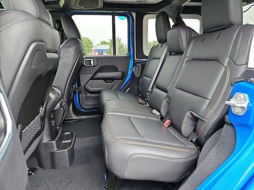 hydro blue pearlcoat 2026 Jeep Wrangler 4-Door Sahara 4x4