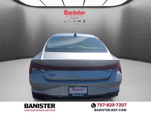 2022 Hyundai ELANTRA SEL