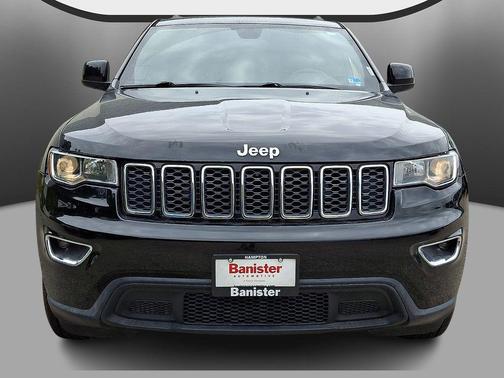 Diamond Black Crystal Pearlcoat 2018 Jeep Grand Cherokee Laredo E