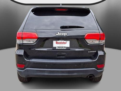Diamond Black Crystal Pearlcoat 2018 Jeep Grand Cherokee Laredo E