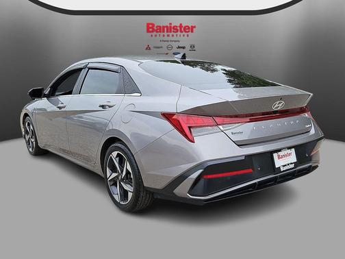 Fluid Metal 2024 Hyundai ELANTRA Limited