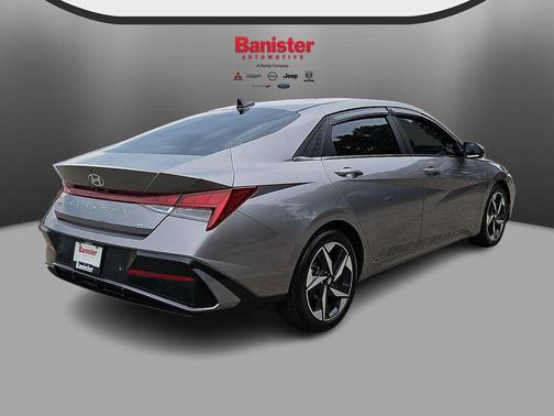 Fluid Metal 2024 Hyundai ELANTRA Limited
