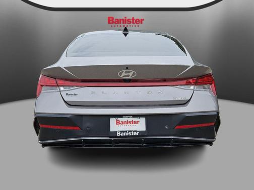 Fluid Metal 2024 Hyundai ELANTRA Limited