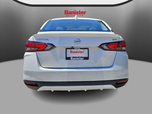 Aspen White TriCoat Pearl 2020 Nissan Versa 1.6 S