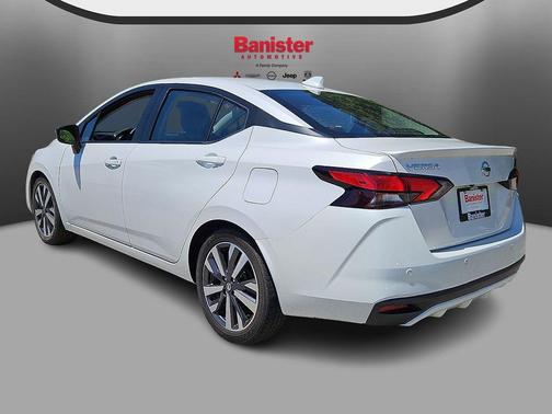 Aspen White TriCoat Pearl 2020 Nissan Versa 1.6 S