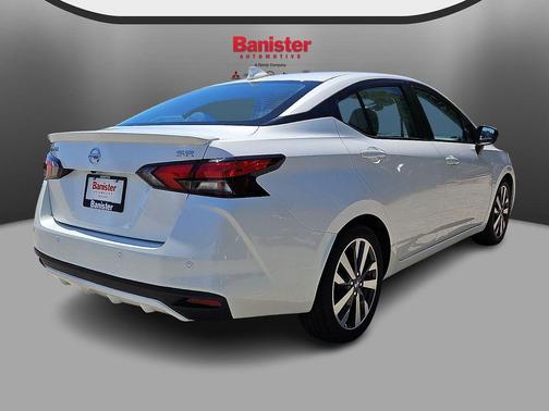 Aspen White TriCoat Pearl 2020 Nissan Versa 1.6 S