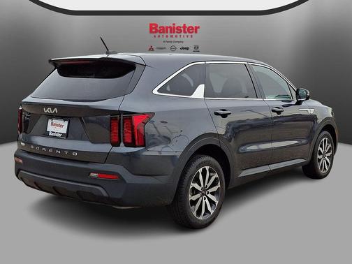 2022 Kia Sorento LX