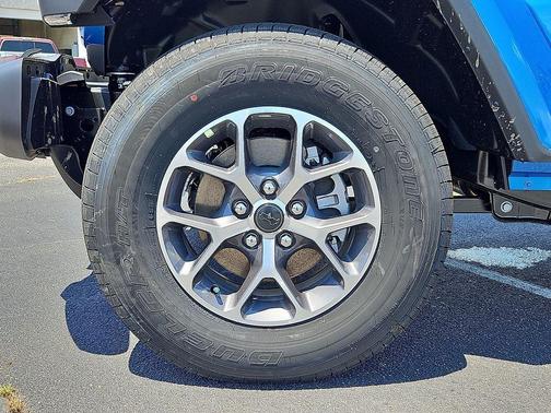 Hydro Blue Pearlcoat 2025 Jeep Gladiator Sport S