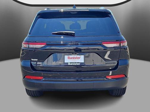 Diamond Black Crystal Pearlcoat 2023 Jeep Grand Cherokee Limited