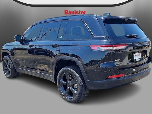 Diamond Black Crystal Pearlcoat 2023 Jeep Grand Cherokee Limited