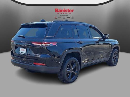 Diamond Black Crystal Pearlcoat 2023 Jeep Grand Cherokee Limited