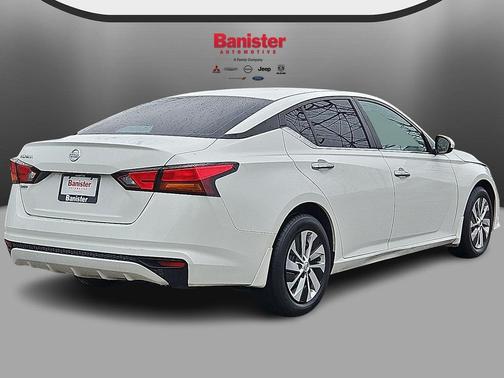 Glacier White 2022 Nissan Altima 2.5 S