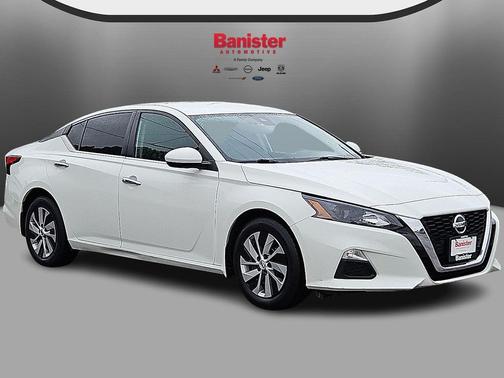 Glacier White 2022 Nissan Altima 2.5 S