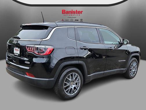 Diamond Black Crystal Pearlcoat 2022 Jeep Compass Latitude