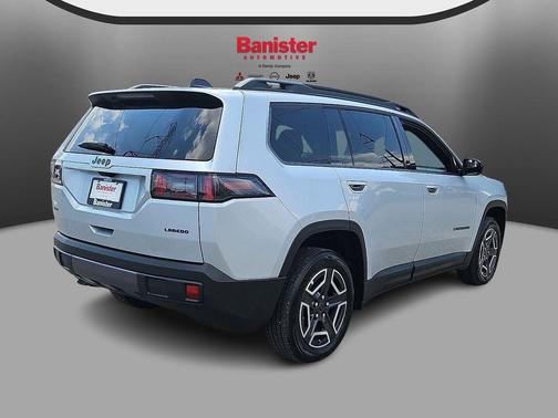 Silver Zynith Clearcoat 2026 Jeep Cherokee Laredo 4x4