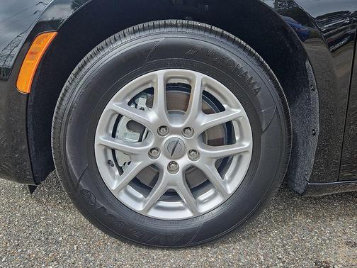 2025 Chrysler Voyager LX