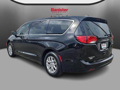 2025 Chrysler Voyager LX