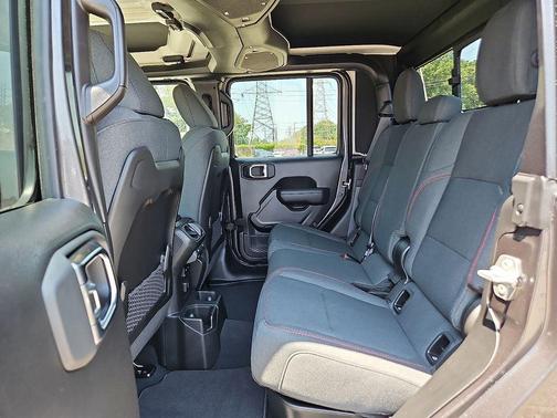 Granite Crystal Metallic Clearcoat 2026 Jeep Gladiator Rubicon