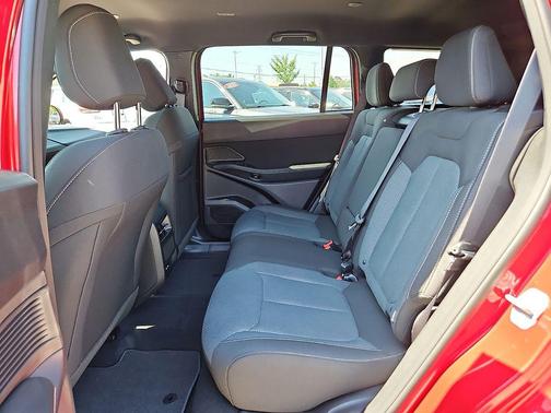 Red Hot Pearlcoat 2026 Jeep Cherokee Laredo 4x4