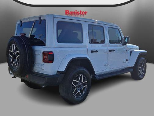 2025 Jeep Wrangler 4-Door Sahara 4x4