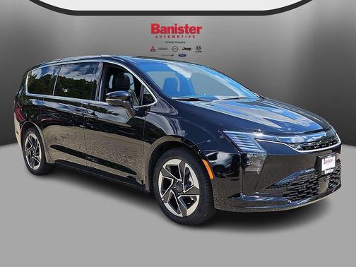 Diamond Black Crystal Pearlcoat 2027 Chrysler Pacifica Limited