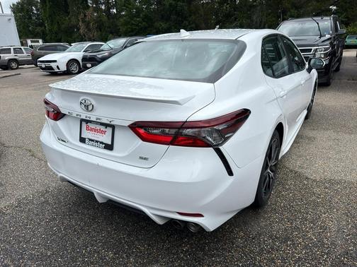 Ice Cap 2023 Toyota Camry SE