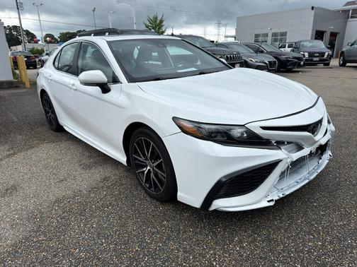 Ice Cap 2023 Toyota Camry SE