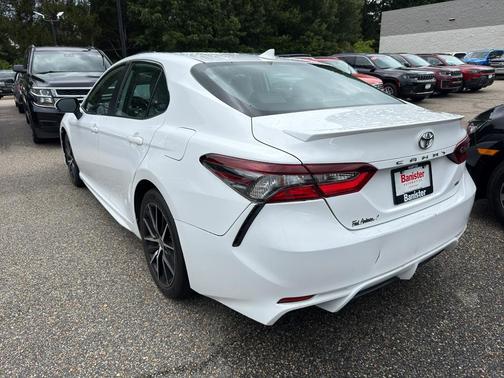 Ice Cap 2023 Toyota Camry SE