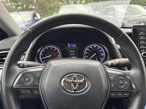 Ice Cap 2023 Toyota Camry SE