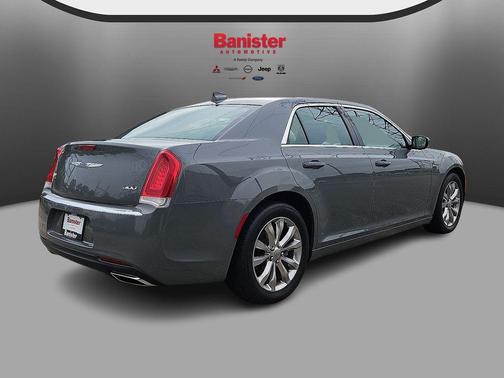 2018 Chrysler 300 Touring
