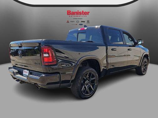 Diamond Black Crystal Pearlcoat 2026 RAM 1500 Laramie