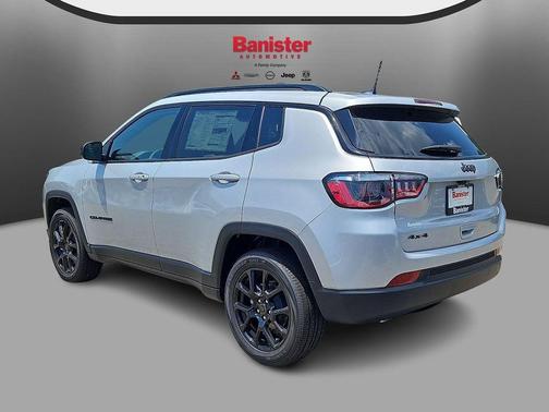 Silver Zynith Metallic Clearcoat 2026 Jeep Compass Sport