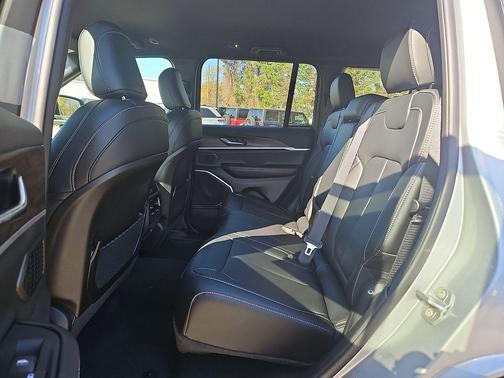 Silver Zynith 2026 Jeep Grand Cherokee Limited