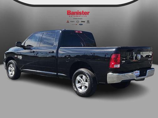 Diamond Black Crystal Pearlcoat 2021 RAM 1500 Classic SLT