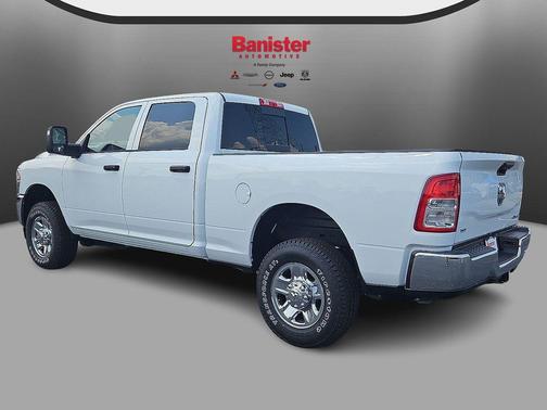 2024 RAM 2500 Tradesman Crew Cab 4x4 6'4' Box