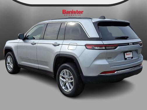 Silver Zynith 2026 Jeep Grand Cherokee Laredo
