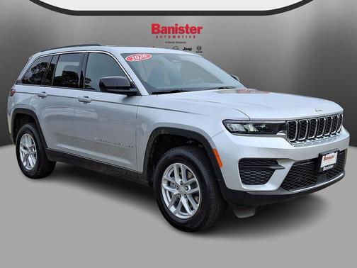 Silver Zynith 2026 Jeep Grand Cherokee Laredo