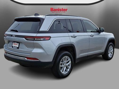Silver Zynith 2026 Jeep Grand Cherokee Laredo
